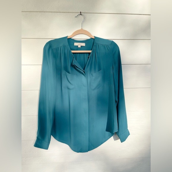 Ann Taylor LOFT Business Casual Button Down. Size Small - Picture 7 of 7